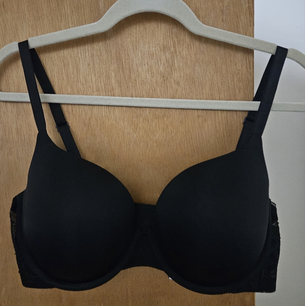 Victoria's Secret t-shirt push-up bra